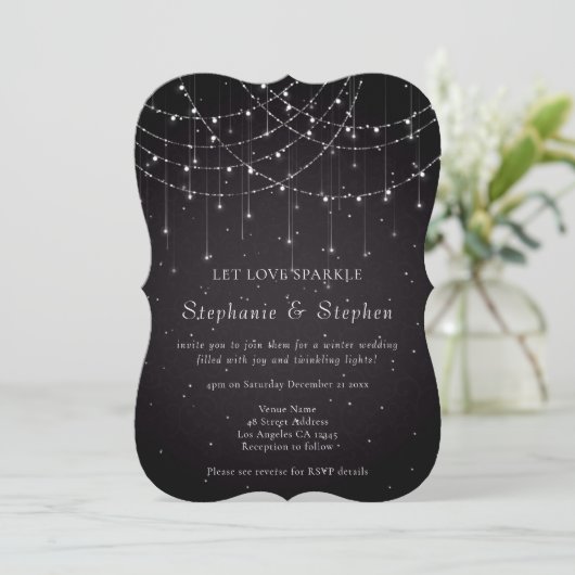 Black String Lights QR Code Festive Wedding Einladung (Stehend Vorderseite)