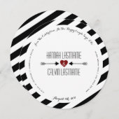 Black Stripes Red Heart + Arrows Round Wedding Einladung (Vorne/Hinten)