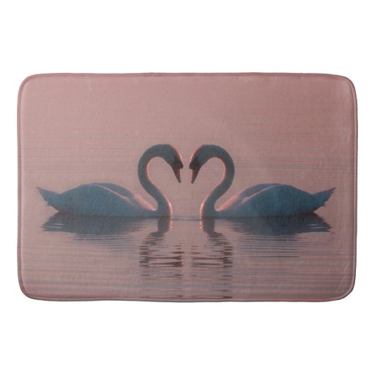 Black Swans Swim Pink Sky Badematte (Vorderseite)