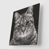 Black Tabby Kitten Quadratische Wanduhr (Winkel)