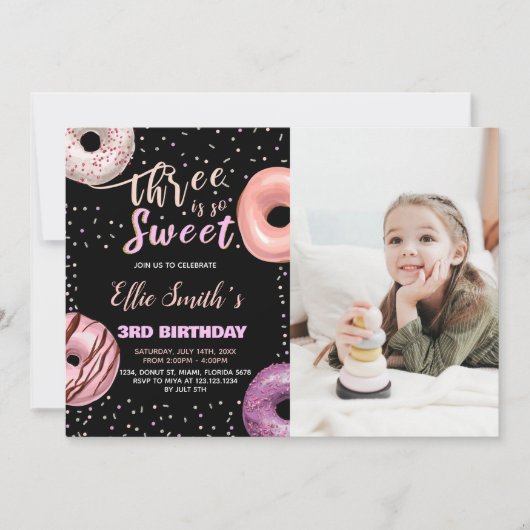 Black Three Sweet Pink Foto Donut Birthday Einladung (Vorderseite)