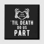 Black Til Death tun uns Teil Wedding benutzerdefin Magnet<br><div class="desc">Hochzeitsmagnete für Gäste,  die das Zitat "Tode bis zum Ende" vortragen,  und Skelettopapiere,  die ein Herz bilden. Schwarzes Party Accessoires mit einem bearbeitbaren Datum und die Initialen von Braut und Bräutigam. Besuchen Sie unsere Kollektion,  um mehr koordinierende Elemente zu sehen,  die dieses Design für Ihre besondere Veranstaltung passen.</div>