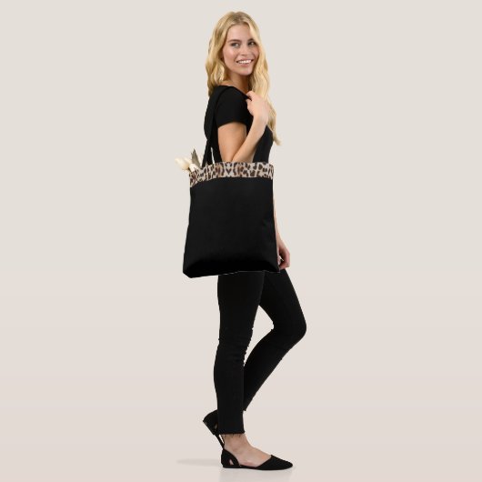 Black Tot Bag mit Leopard-Druck Tasche (Am Model)