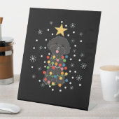Black Toy Poodle Christmas Tree Classic T-Shirt Sockelschild (In Situ)