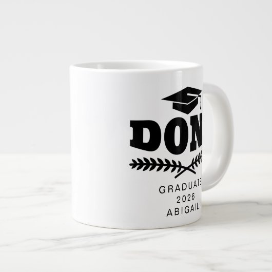 Black Typografy Graduate 2021 Personalized Mug Jumbo-Tasse (Vorderseite Rechts)