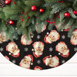Black Vintag Santa Claus Face Watercolor Polyester Weihnachtsbaumdecke<br><div class="desc">Fügen Sie Ihrer Feriendekoration eine Touch nostalgischen Charmes hinzu mit unserem Vintagen Schwarz-Weiß-Face Aquarellenrock! Dieser festliche Baumrock weist ein reizvolles Aquarellmuster des klassischen Weihnachtsmanns auf, das Set vor einem lebendigen Hintergrund mit zarten Schneeflocken schmückt. Der Rock ist aus hochwertigem, gebürstetem Polyester gefertigt und sorgt für eine lange Lebensdauer und eine...</div>