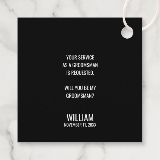 Black Wedding Bow Krawatte Trauzeuge Vorschlag Geschenkanhänger (Rückseite)