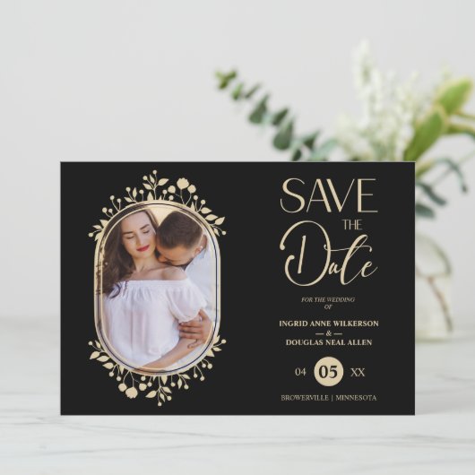 Black Wedding Extravagant Ornament Frame Blume Fot Save The Date (Stehend Vorderseite)