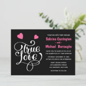 Black Wedding True Love Pink Herztypografie Einladung (Stehend Vorderseite)