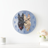 Black & Wheaten Scottish Terriers Große Wanduhr (Zuhause)