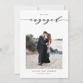 Black Whimsical Script-Foto-Verlobung Ankündigung (Vorderseite)