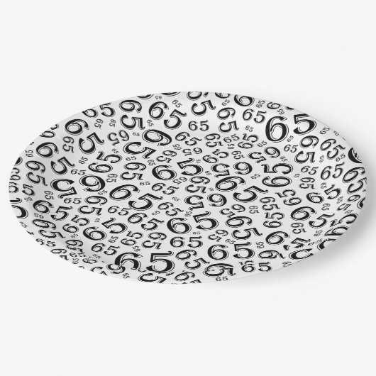Black/White 65th Random Number Pattern Pappteller (Schrägansicht)