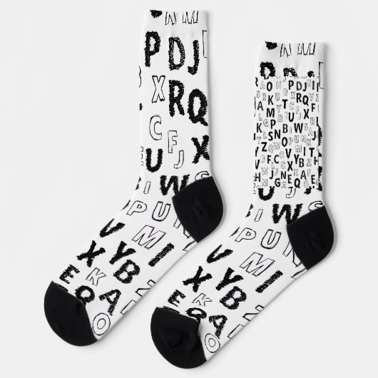Black & White Alphabet Pattern Crew Socks Socken (Linkes Detail)