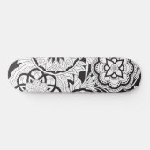 black&white an~ordnen pattern with sie an skateboard (Horizontal)