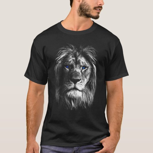 Black & White Art Lion Head With Blue Eyes T-Shirt (Vorderseite)