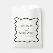 Black White Elegant Wavy Border Wedding Geschenktütchen (Vorderseite)