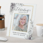 Black, White Gold Minimalist Funeral Sockelschild (In Situ)