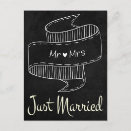 Black & White Just Married Chalkboard Hochzeit Ankündigungspostkarte