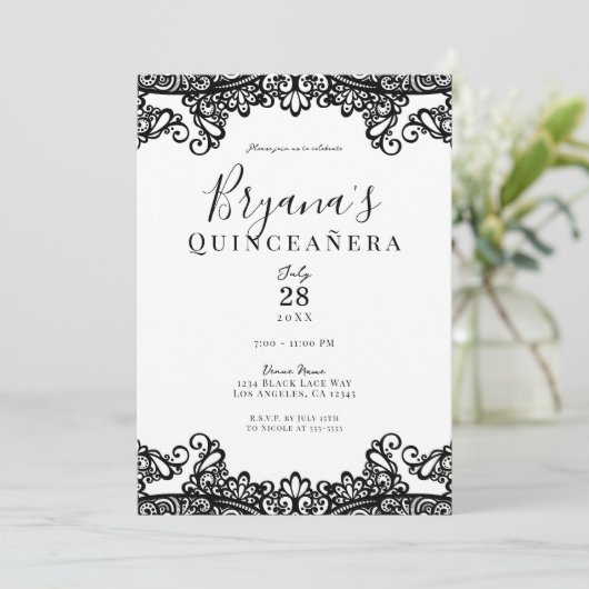 Black & White Lace Elegantes Quinceñera Party Einladung (Stehend Vorderseite)