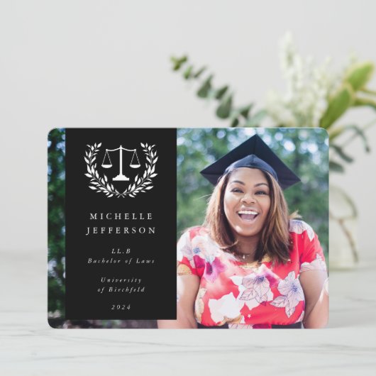 Black+White Law Scales Laurel Wreath Foto Ankündigung (Stehend Vorderseite)