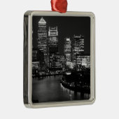 Black White London City Night UK Travel Silbernes Ornament (Rechts)