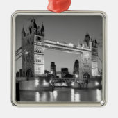 Black White London Tower Bridge Ornament Aus Metall (Vorne)