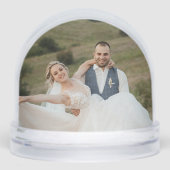 Black & White Minimal Bow Newlyweds Wedding Foto Schneekugeln (Vorderseite)