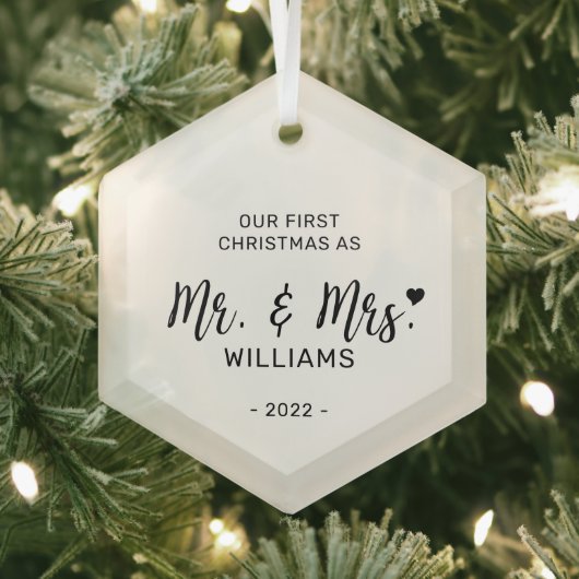 Black & White Minimal Mr. Mrs. First Christmas Ornament Aus Glas (Insitu)