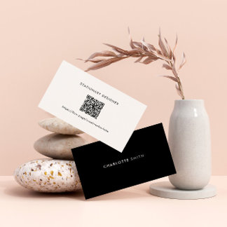 Black & White Minimal Professional QR Code Visitenkarte