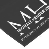 Black & White Minimalist Monogrammed Business Logo Kurzer Tischläufer (Ecke)
