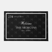 Black White Monogram Family Name House Number Fußmatte (Vorderseite)