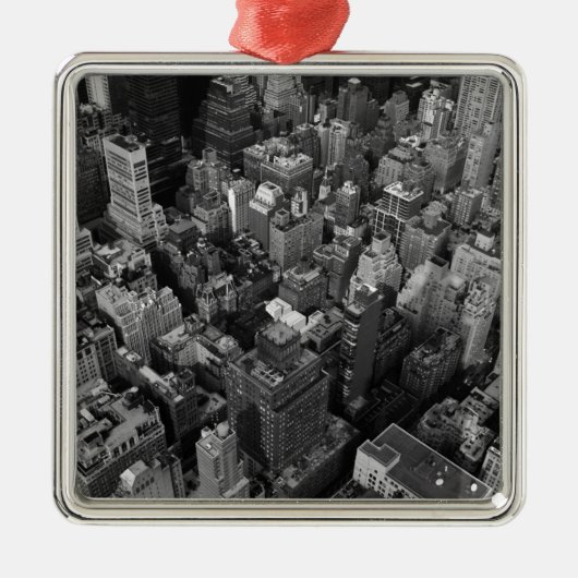 Black & White New York City Night Skyline Ornament Aus Metall (Vorne)