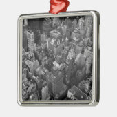 Black & White New York City Night Skyline Ornament Aus Metall (Links)