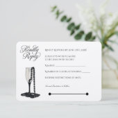 Black & White Pearl Champagne Glass Wedding RSVP Karte (Stehend Vorderseite)