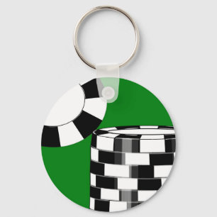 Black white poker chips on green schlüsselanhänger