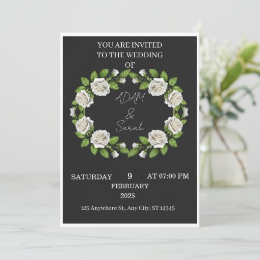 Black & White Rose Wreath Wedding Invitation (Stehend Vorderseite)