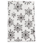 Black & White Snowflake Gift Bag – Elegant Minimal Mittlere Geschenktüte (Vorderseite)