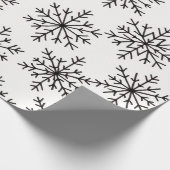 Black & White Snowflake Pattern Wrapping Paper Geschenkpapier (Ecke)