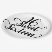 Black & White Sweet 16 Geburtstagsparty Pappteller (Schrägansicht)