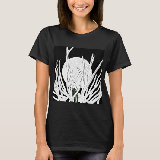 Black & White T - Shirt Golf Ball im Gras (Vorderseite)