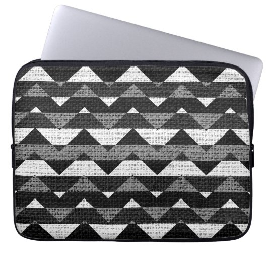 Black & White Zickzack Zigzag Burlap Jute Laptopschutzhülle (Vorderseite)