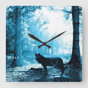 Black Wolf Alone in the Forest Quadratische Wanduhr