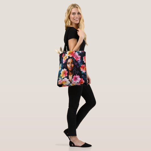 Black Woman Floral Art Tasche (Am Model)
