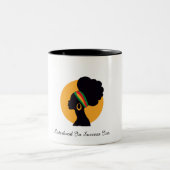 Black Women Reflecting Zweifarbige Tasse (Mittel)