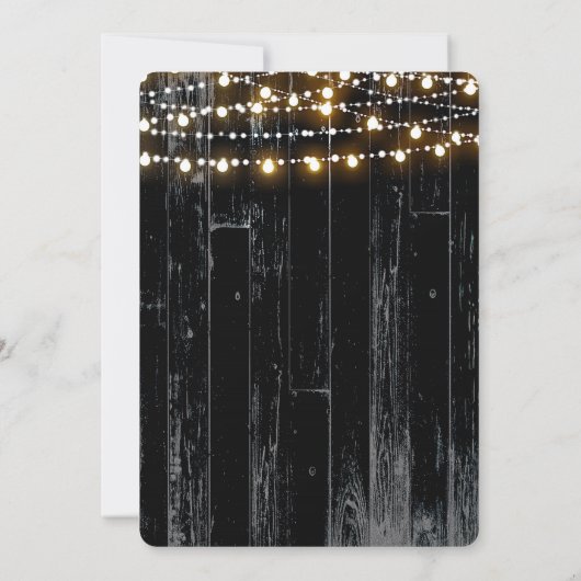 Black Wood String Lights Barrel Rustikale Verlobun Einladung (Rückseite)