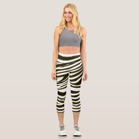 BLACK ZEBRA PATTERN CAPRI LEGGINGS (Vorderseite)