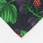 BlackBerry auf dunkelgrau Fleecedecke (Ecke)