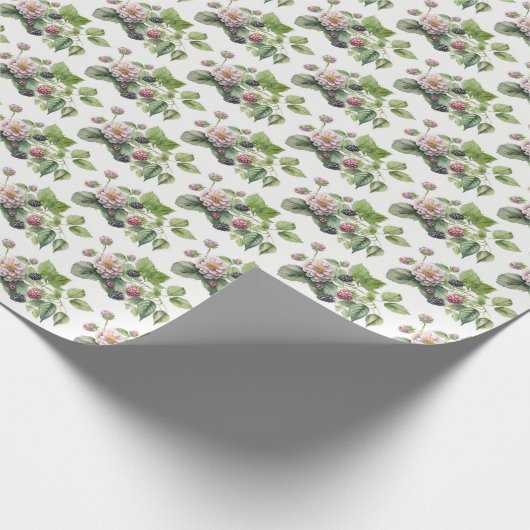 BlackBerry und Blüten in Weiß Geschenkpapier (Ecke)