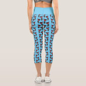 Blackbird Sleeping in Front of the TV Comic  Capri Leggings (Rückseite)