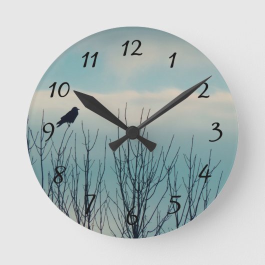 Blackbird und Wolken Runde Wanduhr (Vorderseite)